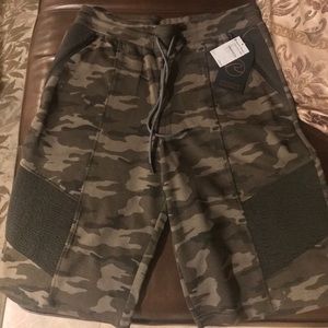 💥NWT REQUEST PREMIUM CAMO SHORTS